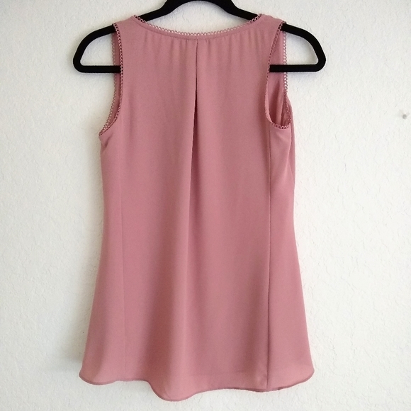 White House Black Market Amara Shell Tank - Picture 3 of 8